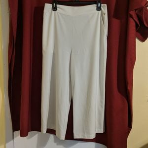 Guess Wide Leg Capri Pants